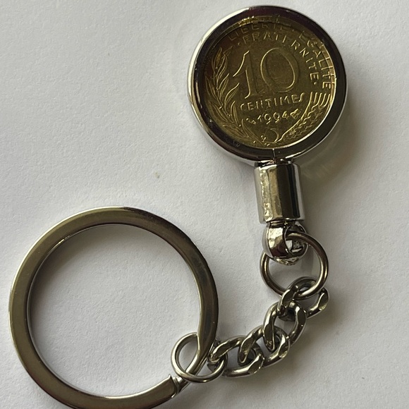 Gorgeous me French golden coin keychain - Picture 6 of 7